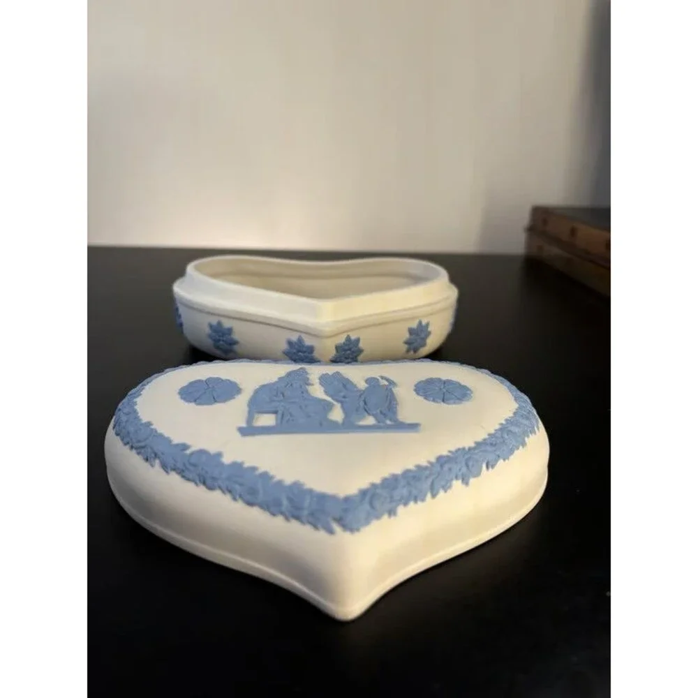 Wedgwood Jasperware Heart Trinket Box Pale Blue on White Classical Relief Boxed
